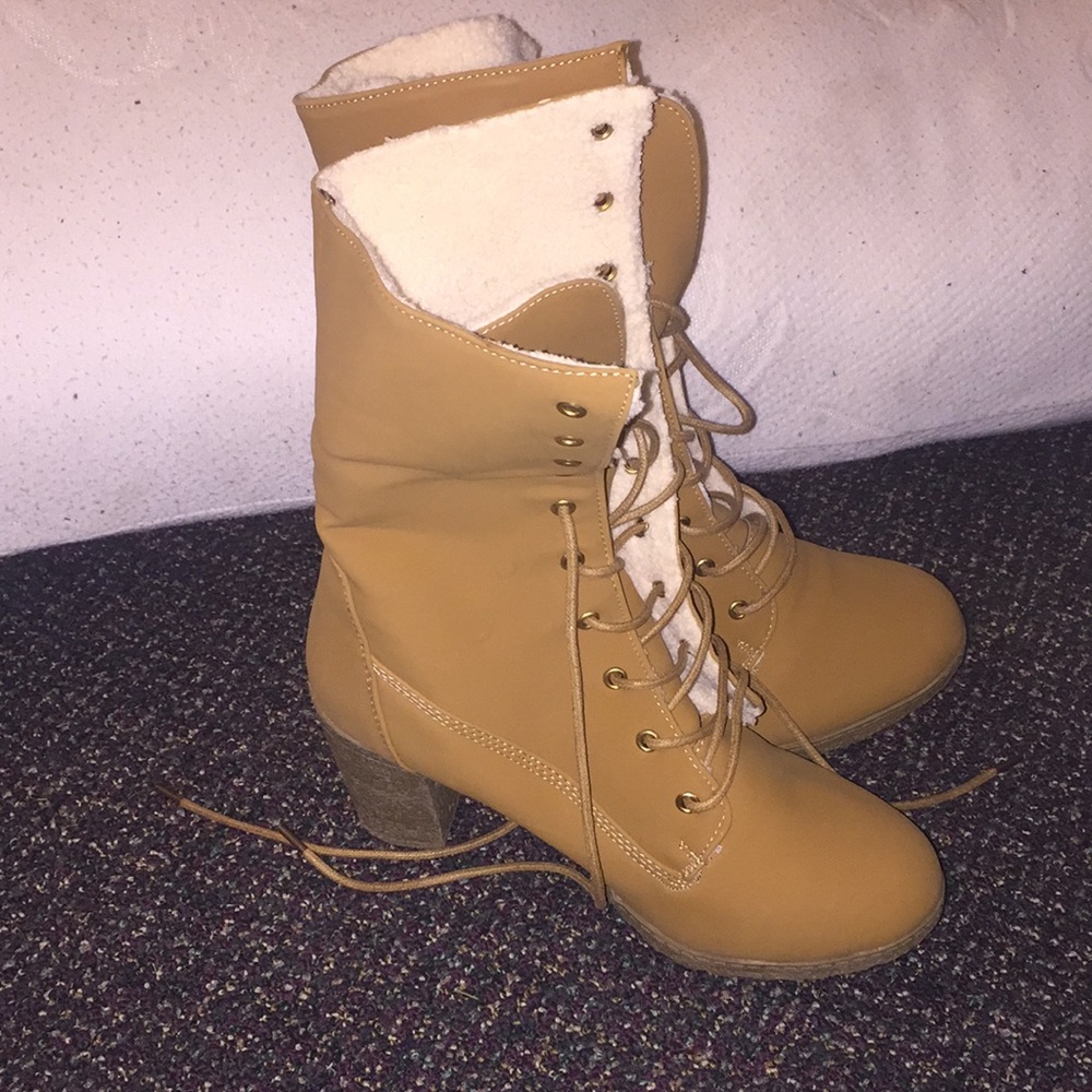 Lace up Boots fleece
